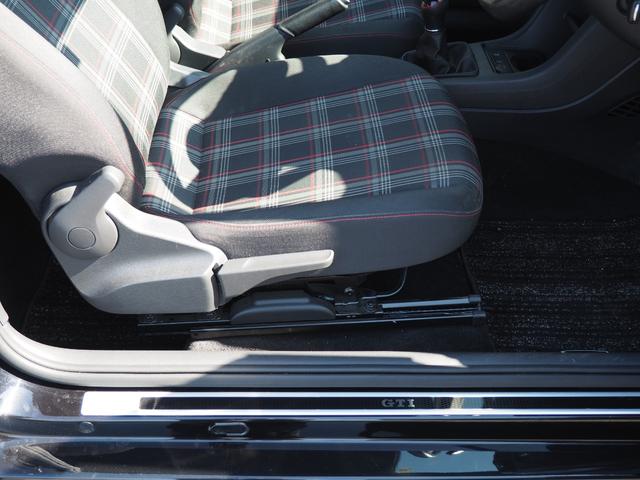 アップ！ アップ！ＧＴＩ／直列３気筒ＤＯＨＣ１２バルブＩＣターボ／　フォルクスワーゲンディラーにてミッションＡＳＳＹ交換済み車両／限定車（限定６００台）／３ＨＢ６速マニュアル／ＥＢＤ／ＥＳＣ／純正１７インチアルミ／シートヒーター／ＥＴＣ／Ｒソナー／保証書　取説有／Ｓキ（42枚目）