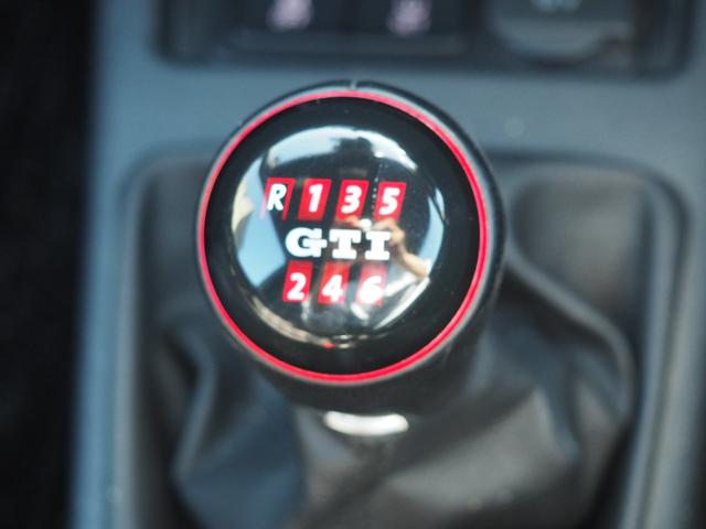 アップ！ アップ！ＧＴＩ／直列３気筒ＤＯＨＣ１２バルブＩＣターボ／　フォルクスワーゲンディラーにてミッションＡＳＳＹ交換済み車両／限定車（限定６００台）／３ＨＢ６速マニュアル／ＥＢＤ／ＥＳＣ／純正１７インチアルミ／シートヒーター／ＥＴＣ／Ｒソナー／保証書　取説有／Ｓキ（77枚目）