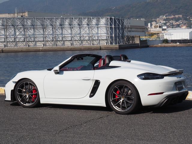 718スパイダー 718スパイダー/右H/スポクロ/スポエグ/シートヒーター/ /Pアシスト/Bカメラ/電動可倒式ドアミラー/20インチアルミホイール/レッドキャリパー/360℃純正ドラレコ/ETC2/室内保管/雨天未使用/禁煙車/ディーラー車検ポルシェ保証延長済車両/スぺキー有(2枚目)