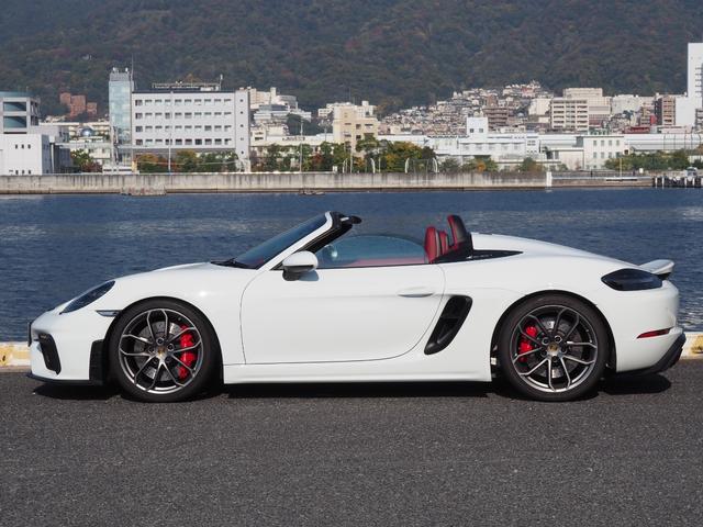 718スパイダー 718スパイダー/右H/スポクロ/スポエグ/シートヒーター/ /Pアシスト/Bカメラ/電動可倒式ドアミラー/20インチアルミホイール/レッドキャリパー/360℃純正ドラレコ/ETC2/室内保管/雨天未使用/禁煙車/ディーラー車検ポルシェ保証延長済車両/スぺキー有(3枚目)