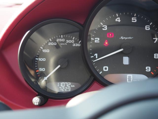 718スパイダー 718スパイダー/右H/スポクロ/スポエグ/シートヒーター/ /Pアシスト/Bカメラ/電動可倒式ドアミラー/20インチアルミホイール/レッドキャリパー/360℃純正ドラレコ/ETC2/室内保管/雨天未使用/禁煙車/ディーラー車検ポルシェ保証延長済車両/スぺキー有(10枚目)