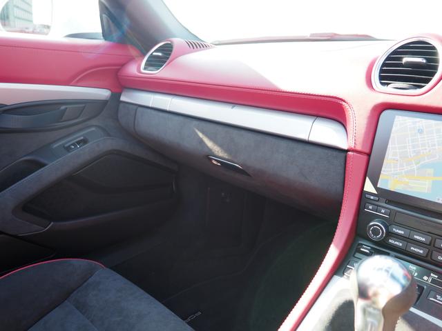 718スパイダー 718スパイダー/右H/スポクロ/スポエグ/シートヒーター/ /Pアシスト/Bカメラ/電動可倒式ドアミラー/20インチアルミホイール/レッドキャリパー/360℃純正ドラレコ/ETC2/室内保管/雨天未使用/禁煙車/ディーラー車検ポルシェ保証延長済車両/スぺキー有(14枚目)