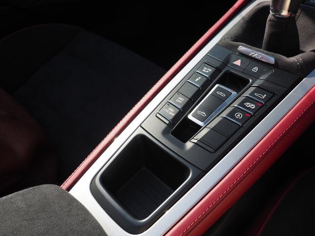 718スパイダー 718スパイダー/右H/スポクロ/スポエグ/シートヒーター/ /Pアシスト/Bカメラ/電動可倒式ドアミラー/20インチアルミホイール/レッドキャリパー/360℃純正ドラレコ/ETC2/室内保管/雨天未使用/禁煙車/ディーラー車検ポルシェ保証延長済車両/スぺキー有(17枚目)