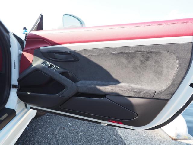 718スパイダー 718スパイダー/右H/スポクロ/スポエグ/シートヒーター/ /Pアシスト/Bカメラ/電動可倒式ドアミラー/20インチアルミホイール/レッドキャリパー/360℃純正ドラレコ/ETC2/室内保管/雨天未使用/禁煙車/ディーラー車検ポルシェ保証延長済車両/スぺキー有(23枚目)