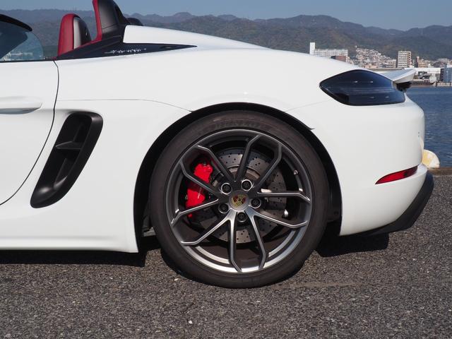 718スパイダー 718スパイダー/右H/スポクロ/スポエグ/シートヒーター/ /Pアシスト/Bカメラ/電動可倒式ドアミラー/20インチアルミホイール/レッドキャリパー/360℃純正ドラレコ/ETC2/室内保管/雨天未使用/禁煙車/ディーラー車検ポルシェ保証延長済車両/スぺキー有(33枚目)