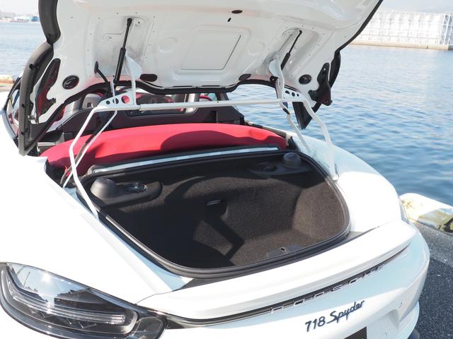 718スパイダー 718スパイダー/右H/スポクロ/スポエグ/シートヒーター/ /Pアシスト/Bカメラ/電動可倒式ドアミラー/20インチアルミホイール/レッドキャリパー/360℃純正ドラレコ/ETC2/室内保管/雨天未使用/禁煙車/ディーラー車検ポルシェ保証延長済車両/スぺキー有(40枚目)