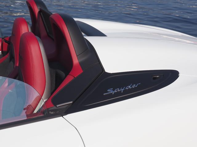 718スパイダー 718スパイダー/右H/スポクロ/スポエグ/シートヒーター/ /Pアシスト/Bカメラ/電動可倒式ドアミラー/20インチアルミホイール/レッドキャリパー/360℃純正ドラレコ/ETC2/室内保管/雨天未使用/禁煙車/ディーラー車検ポルシェ保証延長済車両/スぺキー有(44枚目)