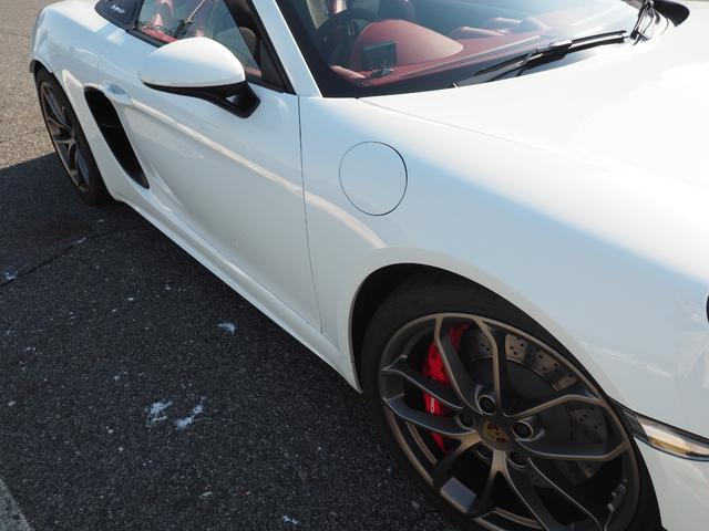 718スパイダー 718スパイダー/右H/スポクロ/スポエグ/シートヒーター/ /Pアシスト/Bカメラ/電動可倒式ドアミラー/20インチアルミホイール/レッドキャリパー/360℃純正ドラレコ/ETC2/室内保管/雨天未使用/禁煙車/ディーラー車検ポルシェ保証延長済車両/スぺキー有(51枚目)