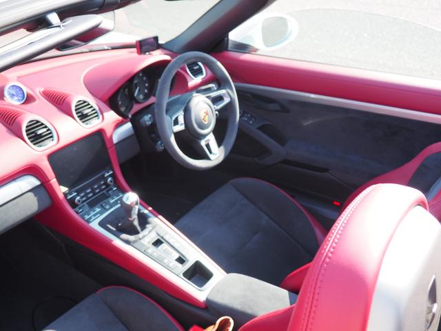 718スパイダー 718スパイダー/右H/スポクロ/スポエグ/シートヒーター/ /Pアシスト/Bカメラ/電動可倒式ドアミラー/20インチアルミホイール/レッドキャリパー/360℃純正ドラレコ/ETC2/室内保管/雨天未使用/禁煙車/ディーラー車検ポルシェ保証延長済車両/スぺキー有(53枚目)