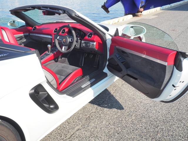 718スパイダー 718スパイダー/右H/スポクロ/スポエグ/シートヒーター/ /Pアシスト/Bカメラ/電動可倒式ドアミラー/20インチアルミホイール/レッドキャリパー/360℃純正ドラレコ/ETC2/室内保管/雨天未使用/禁煙車/ディーラー車検ポルシェ保証延長済車両/スぺキー有(57枚目)