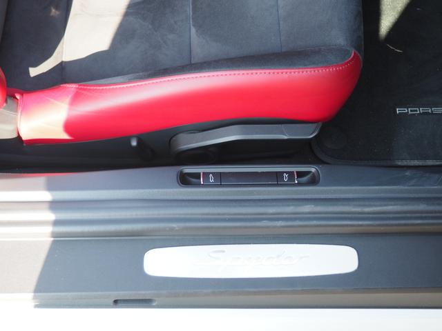 718スパイダー 718スパイダー/右H/スポクロ/スポエグ/シートヒーター/ /Pアシスト/Bカメラ/電動可倒式ドアミラー/20インチアルミホイール/レッドキャリパー/360℃純正ドラレコ/ETC2/室内保管/雨天未使用/禁煙車/ディーラー車検ポルシェ保証延長済車両/スぺキー有(58枚目)