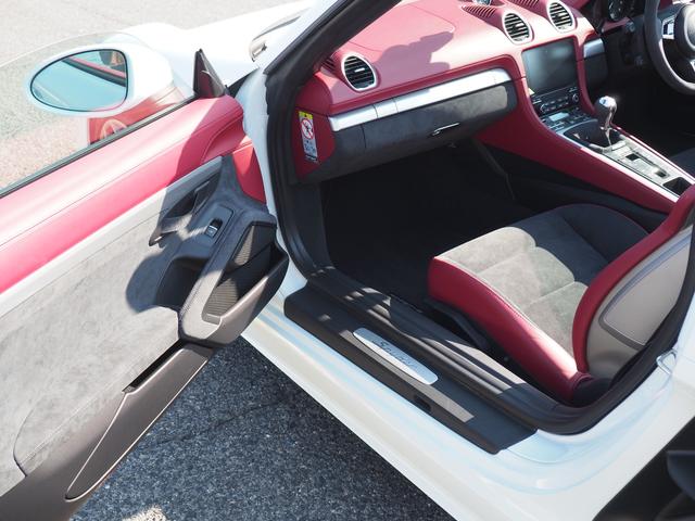 718スパイダー 718スパイダー/右H/スポクロ/スポエグ/シートヒーター/ /Pアシスト/Bカメラ/電動可倒式ドアミラー/20インチアルミホイール/レッドキャリパー/360℃純正ドラレコ/ETC2/室内保管/雨天未使用/禁煙車/ディーラー車検ポルシェ保証延長済車両/スぺキー有(59枚目)