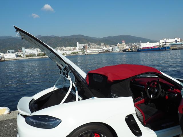 718スパイダー 718スパイダー/右H/スポクロ/スポエグ/シートヒーター/ /Pアシスト/Bカメラ/電動可倒式ドアミラー/20インチアルミホイール/レッドキャリパー/360℃純正ドラレコ/ETC2/室内保管/雨天未使用/禁煙車/ディーラー車検ポルシェ保証延長済車両/スぺキー有(61枚目)