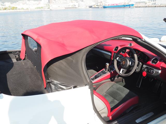 718スパイダー 718スパイダー/右H/スポクロ/スポエグ/シートヒーター/ /Pアシスト/Bカメラ/電動可倒式ドアミラー/20インチアルミホイール/レッドキャリパー/360℃純正ドラレコ/ETC2/室内保管/雨天未使用/禁煙車/ディーラー車検ポルシェ保証延長済車両/スぺキー有(62枚目)