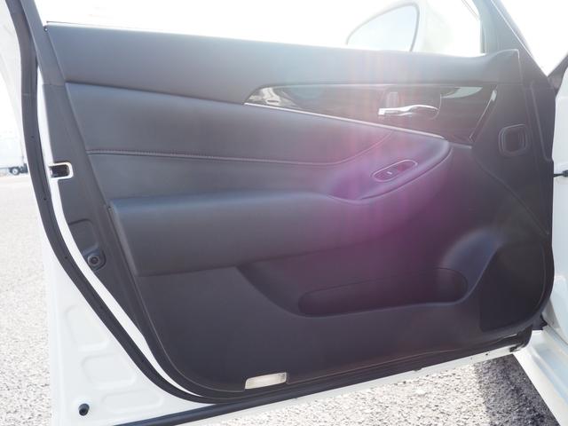 クラウン アスリートＳ－Ｔ／ビルシュタイン純正形状足回り／後期モデル／　クスコ前後スタビライザー／ステアリングレザー張替／後期モデル／禁煙車／オプション１８インチ／シート冷暖付黒革シート／ＬＥＤオートライト＆オートハイビーム／クルコン／Ｂカメラ／パドルシフト／ハンドブック（33枚目）