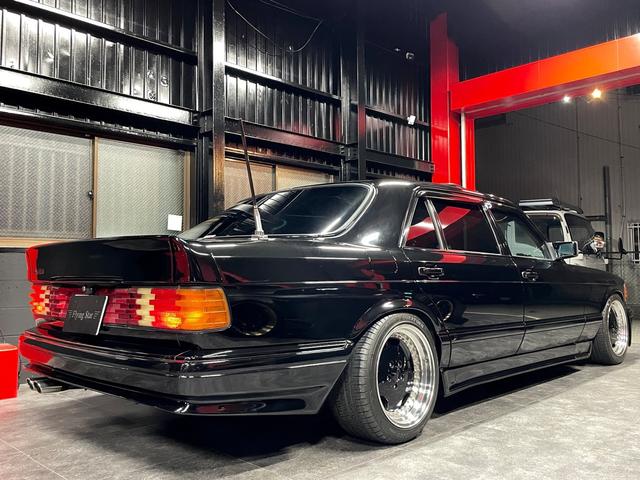 Ｓクラス ５６０ＳＥＬ　ＡＭＧ仕様　サンルーフ　ＡＭＧ１７インチ３ピースＡＷ　左ハンドル　黒革パワーシート　ＡＭＧ２本出しマフラー　サンルーフバイザー　トランクスポイラー　ナビ　テレビ　ローダウン　点検記録簿　　ＥＴＣ（28枚目）