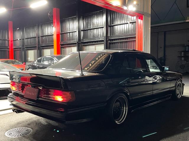 Ｓクラス ５６０ＳＥＬ　ＡＭＧ仕様　サンルーフ　ＡＭＧ１７インチ３ピースＡＷ　左ハンドル　黒革パワーシート　ＡＭＧ２本出しマフラー　サンルーフバイザー　トランクスポイラー　ナビ　テレビ　ローダウン　点検記録簿　　ＥＴＣ（31枚目）