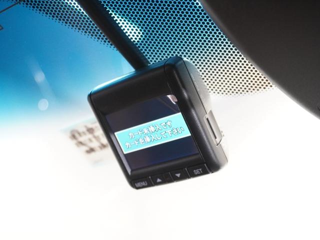 ヴェゼル ハイブリッドＺ・ホンダセンシング　ヴェゼルナビＥＴＣドラレコＲカメクルコン　レーダーブレーキサポート　フルセグテレビ　Ｄレコ　デュアルエアコン　シートヒーター付　サイドエアバッグ　オートエアコン　スマートキーシステム　横滑り防止機能（3枚目）