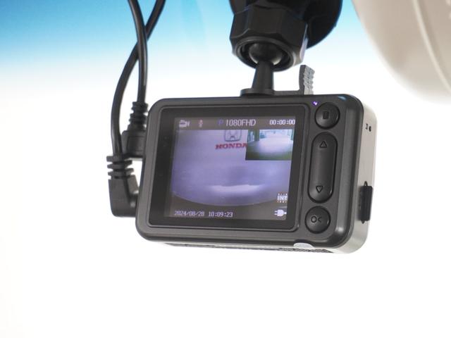 Ｎ－ＢＯＸ Ｇ・Ｌホンダセンシング　１年保証ナビＤレコＲカメＥＴＣ両電扉ＢＴ接続　Ｗ電動ドア　レーダブレーキ　Ａストップ　カーテンエアバック　ＥＳＣ　キーフリーシステム　ＬＥＤライト　オートライト　フルセグ対応　バックＭ　ＴＶナビ（4枚目）
