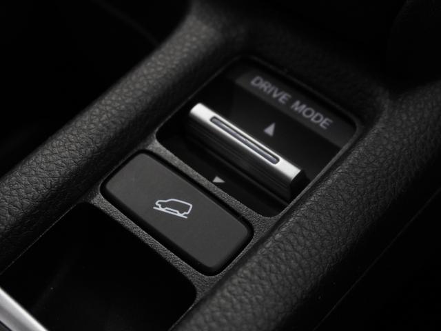 ヴェゼル ｅ：ＨＥＶＺ　２年保証ナビＤレコＲカメＥＴＣ２．０クルコン　衝突回避支援ブレーキ機能　スマキ　Ｐトランク　フルオートエアコン　エアバッグ　両席エアバック　パワーウィンドウ　ＬＥＤランプ　ソナー　クルーズＣ　ＥＴＣ付（14枚目）