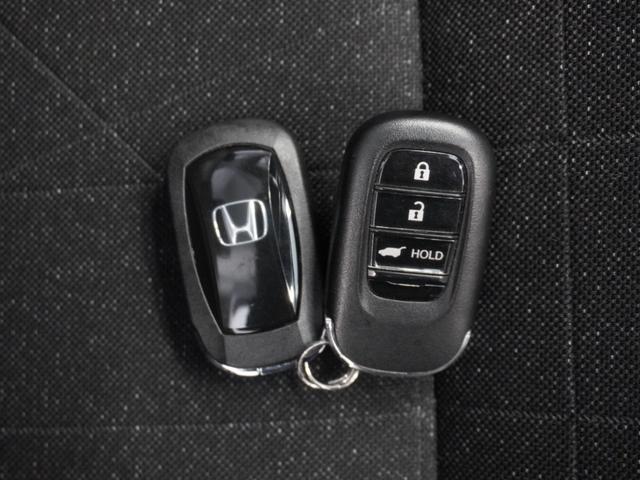 ヴェゼル ｅ：ＨＥＶＺ　２年保証ナビＤレコＲカメＥＴＣ２．０クルコン　衝突回避支援ブレーキ機能　スマキ　Ｐトランク　フルオートエアコン　エアバッグ　両席エアバック　パワーウィンドウ　ＬＥＤランプ　ソナー　クルーズＣ　ＥＴＣ付（26枚目）