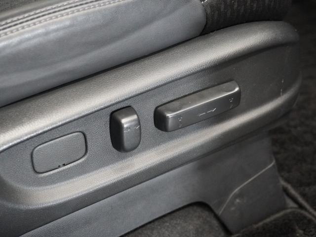 オデッセイハイブリッド ｅ：ＨＥＶアブソルート・ＥＸ　１年保証ナビ全周囲カメＤレコＥＴＣ両電扉ＢＴ　ＬＥＤライト　シ－トヒ－タ－　両側ＰＳＤ　パワ－シ－ト　Ｐアシスト　フルセグ　アイドルストップ　クルーズコントロール　ＤＶＤ再生機能　３列シート　キーレス（30枚目）