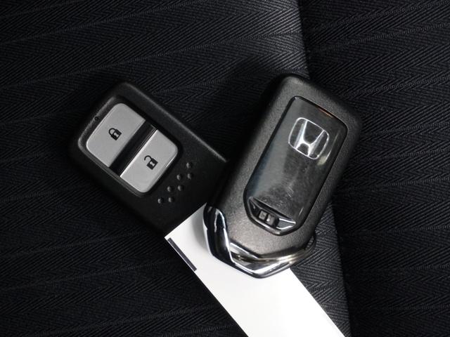 シャトル ハイブリッドＺホンダセンシング　２年保証ナビＲカメＥＴＣクルコンＢＴ地デジＬＥＤ　衝突軽減　カーテンエアバック　ＬＥＤライト　前席シートヒーター　イモビ　Ｂカメラ　ＵＳＢ接続　ＤＶＤ　パワーウィンドウ　ナビＴＶ　スマートキー　禁煙車（18枚目）