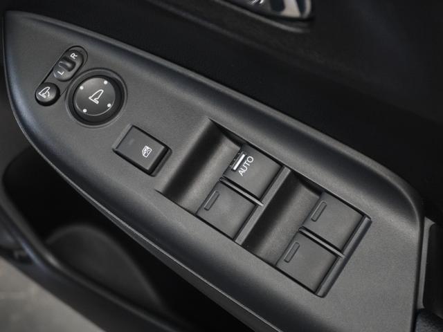 シャトル ハイブリッドＺホンダセンシング　２年保証ナビＲカメＥＴＣクルコンＢＴ地デジＬＥＤ　衝突軽減　カーテンエアバック　ＬＥＤライト　前席シートヒーター　イモビ　Ｂカメラ　ＵＳＢ接続　ＤＶＤ　パワーウィンドウ　ナビＴＶ　スマートキー　禁煙車（32枚目）