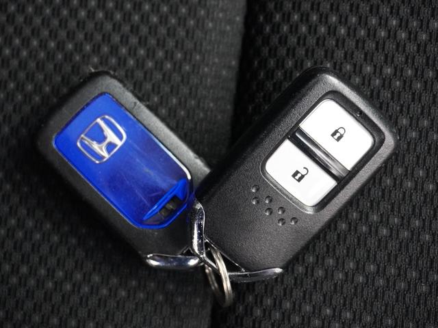 ヴェゼル ハイブリッドＸ　１年保証ナビＲカメＥＴＣクルコンＢＴ地デジＬＥＤ　リヤカメラ　ＥＴＣ付き　Ａクルーズ　セキュリティアラーム　ＶＳＡ　アイドリングＳＴＯＰ　ナビＴＶ　スマートキ　サイドエアバッグ　ＤＶＤ再生機能　ＡＡＣ（16枚目）