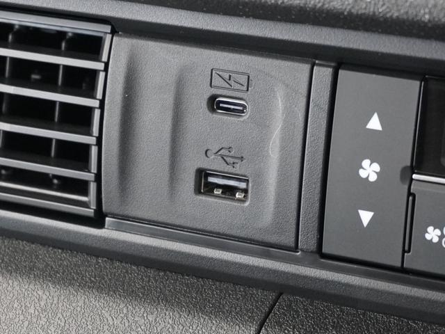 N-BOXカスタム ベースグレード 2年保証 フルセグ Rカメラ LEDヘッドライト オートリトラミラー リア左右パワースライドドア オートライト ドラレコ 運転席助手席シートヒーター コンビニフック付シートバックテーブル 14AW(9枚目)