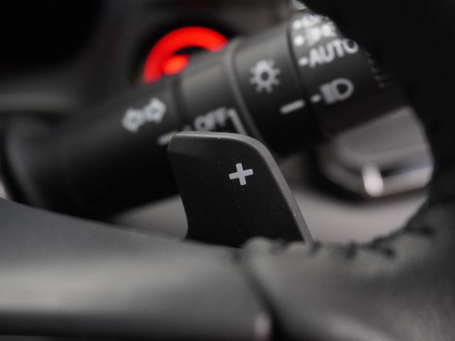 ＷＲ－Ｖ Ｚブラックスタイル　２年保証　フルセグ　Ｒカメラ　ＬＥＤヘッドライト　フォグライト　本革巻ステアリングホイール＋セレクトレバー　リアセンターアームレスト　パーセルカバー　コンビシート　１７ＡＷ　ブラックスタイル専用装備（11枚目）