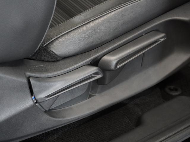 ＷＲ－Ｖ Ｚブラックスタイル　２年保証　フルセグ　Ｒカメラ　ＬＥＤヘッドライト　フォグライト　本革巻ステアリングホイール＋セレクトレバー　リアセンターアームレスト　パーセルカバー　コンビシート　１７ＡＷ　ブラックスタイル専用装備（29枚目）