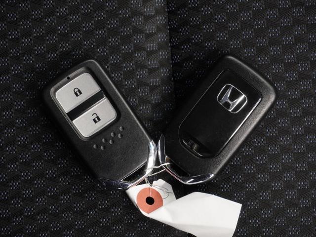 フィット １３Ｇ・Ｌホンダセンシング　１年保証　ＬＥＤヘッドライト　フォグライト　ＦＬパッケージ　オートライト　オートリトラミラー　ラゲッジルームランプ　シートバックポケット（助手席）　アームレスト付センターコンソールＢＯＸ　ドラレコ（17枚目）