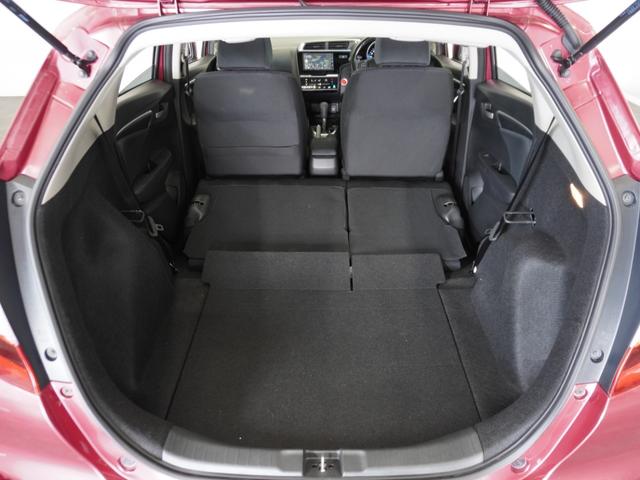 フィット １３Ｇ・Ｌホンダセンシング　１年保証　ＬＥＤヘッドライト　フォグライト　ＦＬパッケージ　オートライト　オートリトラミラー　ラゲッジルームランプ　シートバックポケット（助手席）　アームレスト付センターコンソールＢＯＸ　ドラレコ（24枚目）