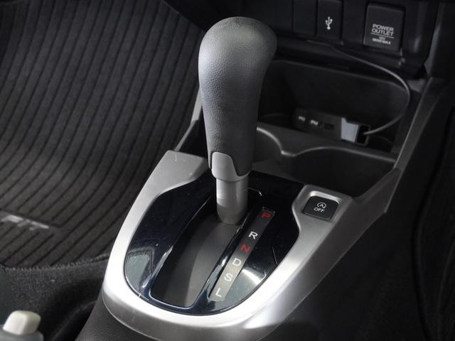 フィット １３Ｇ・Ｌホンダセンシング　１年保証　ＬＥＤヘッドライト　フォグライト　ＦＬパッケージ　オートライト　オートリトラミラー　ラゲッジルームランプ　シートバックポケット（助手席）　アームレスト付センターコンソールＢＯＸ　ドラレコ（40枚目）