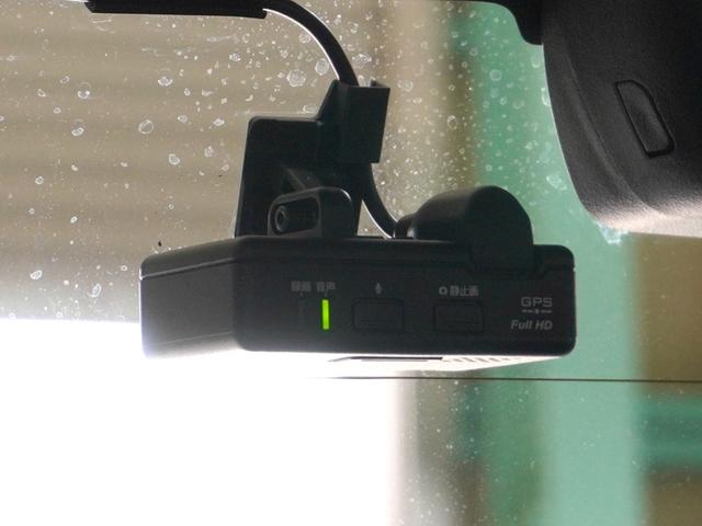 フリード Ｇジャストセレクション　１年保証　ワンセグ　Ｒカメラ　ディスチャージヘッドライト　オートライト　２列目外側アームレスト６人乗り　ジャストセレクション装備　ホンダスマートキーシステム　＋イモビライザー　ドライブレコーダーＥＴＣ（7枚目）