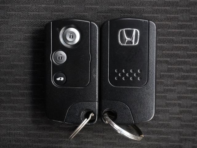 フリード Ｇジャストセレクション　１年保証　ワンセグ　Ｒカメラ　ディスチャージヘッドライト　オートライト　２列目外側アームレスト６人乗り　ジャストセレクション装備　ホンダスマートキーシステム　＋イモビライザー　ドライブレコーダーＥＴＣ（18枚目）