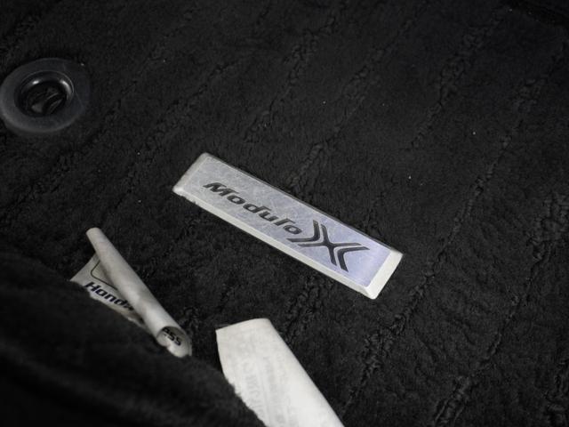 フリードハイブリッド ハイブリッド・モデューロXホンダセンシング 1年保証 フルセグRカメラLEDヘッドライト+アクティブコーナリングライト リア左右パワースライドドア センターテーブル オートリトラミラーCパッケージ ModuloX専用装備 前後ドラレコ15AW(25枚目)