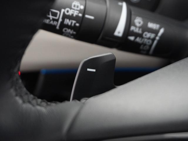 ヴェゼル ｅ：ＨＥＶＺ・ＰＬａＹパッケージ　２年保証　フルセグ　Ｒカメラ　ブラインドスポットインフォメーション　アダプティブドライビングビーム　後退出庫サポート　ハンズフリーアクセスパワーテールゲート　１８ＡＷ　運転席助手席シートヒーター（13枚目）