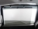 リアドアには【スクリーンサンシェード】が装備されています。日差しを和らげ、プライバシーの保護にも役立ちます。後部座席にお子様を乗車させるときも、ゆっくりお昼寝できます♪