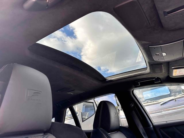 ルーフの状態も良好です。車選びではルーフの状態を確認して車を選びましょう！一つの基準としてルーフが綺麗な車は大事にされていた事の証と言えます。