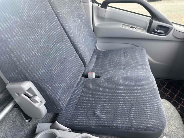 デュトロ 　積載車　キャリアカー　ハイグレード　積載２８５０ｋｇ　ユニック　ＮＥＯ　αプレミアム　フラットタイプ　リア油圧ゲート　アルコアアルミホイール　ラジコン　風防　フロントリップ　サスペンションシート（10枚目）