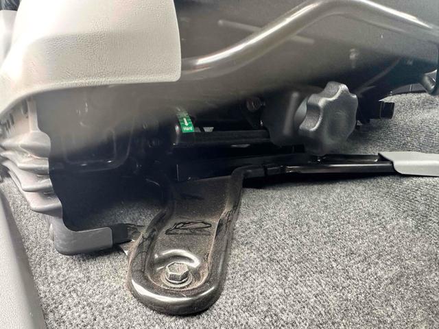 デュトロ 　積載車　キャリアカー　ハイグレード　積載２８５０ｋｇ　ユニック　ＮＥＯ　αプレミアム　フラットタイプ　リア油圧ゲート　アルコアアルミホイール　ラジコン　風防　フロントリップ　サスペンションシート（14枚目）