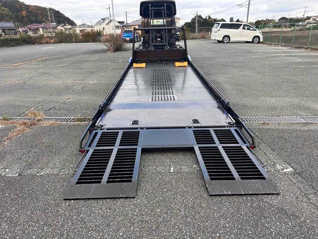 デュトロ 　積載車　キャリアカー　ハイグレード　積載２８５０ｋｇ　ユニック　ＮＥＯ　αプレミアム　フラットタイプ　リア油圧ゲート　アルコアアルミホイール　ラジコン　風防　フロントリップ　サスペンションシート（31枚目）