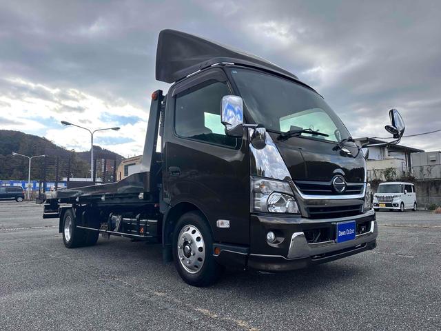 デュトロ 　積載車　キャリアカー　ハイグレード　積載２８５０ｋｇ　ユニック　ＮＥＯ　αプレミアム　フラットタイプ　リア油圧ゲート　アルコアアルミホイール　ラジコン　風防　フロントリップ　サスペンションシート（32枚目）