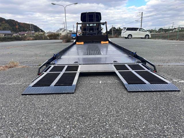 デュトロ 　積載車　キャリアカー　ハイグレード　積載２８５０ｋｇ　ユニック　ＮＥＯ　αプレミアム　フラットタイプ　リア油圧ゲート　アルコアアルミホイール　ラジコン　風防　フロントリップ　サスペンションシート（33枚目）