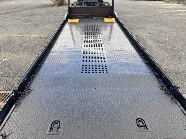 デュトロ 　積載車　キャリアカー　ハイグレード　積載２８５０ｋｇ　ユニック　ＮＥＯ　αプレミアム　フラットタイプ　リア油圧ゲート　アルコアアルミホイール　ラジコン　風防　フロントリップ　サスペンションシート（34枚目）