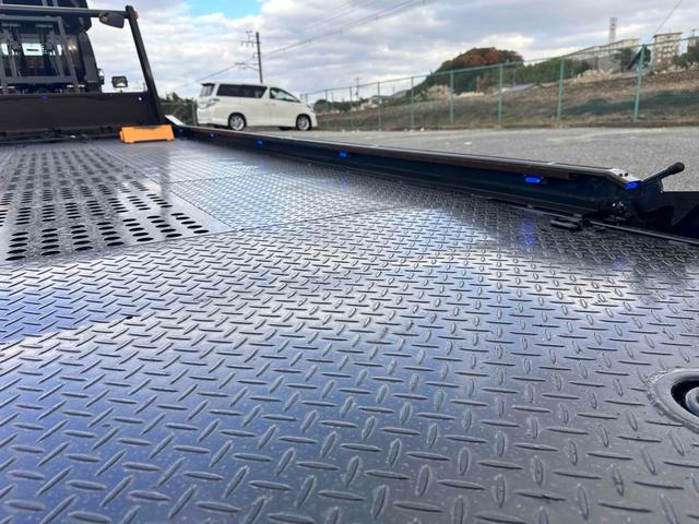 デュトロ 　積載車　キャリアカー　ハイグレード　積載２８５０ｋｇ　ユニック　ＮＥＯ　αプレミアム　フラットタイプ　リア油圧ゲート　アルコアアルミホイール　ラジコン　風防　フロントリップ　サスペンションシート（37枚目）