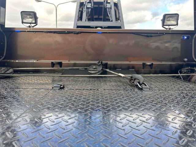 デュトロ 　積載車　キャリアカー　ハイグレード　積載２８５０ｋｇ　ユニック　ＮＥＯ　αプレミアム　フラットタイプ　リア油圧ゲート　アルコアアルミホイール　ラジコン　風防　フロントリップ　サスペンションシート（42枚目）