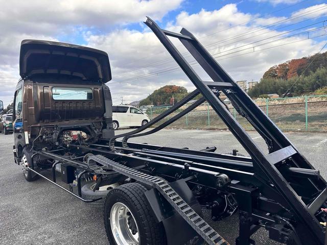 デュトロ 　積載車　キャリアカー　ハイグレード　積載２８５０ｋｇ　ユニック　ＮＥＯ　αプレミアム　フラットタイプ　リア油圧ゲート　アルコアアルミホイール　ラジコン　風防　フロントリップ　サスペンションシート（43枚目）